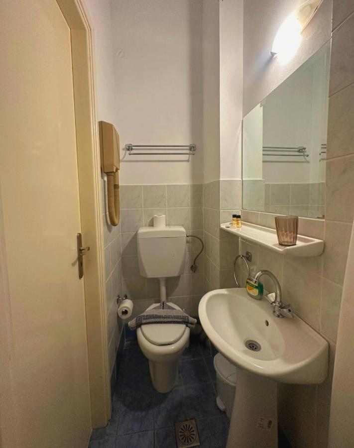 Vassilikon Hotel Лоутраки Экстерьер фото