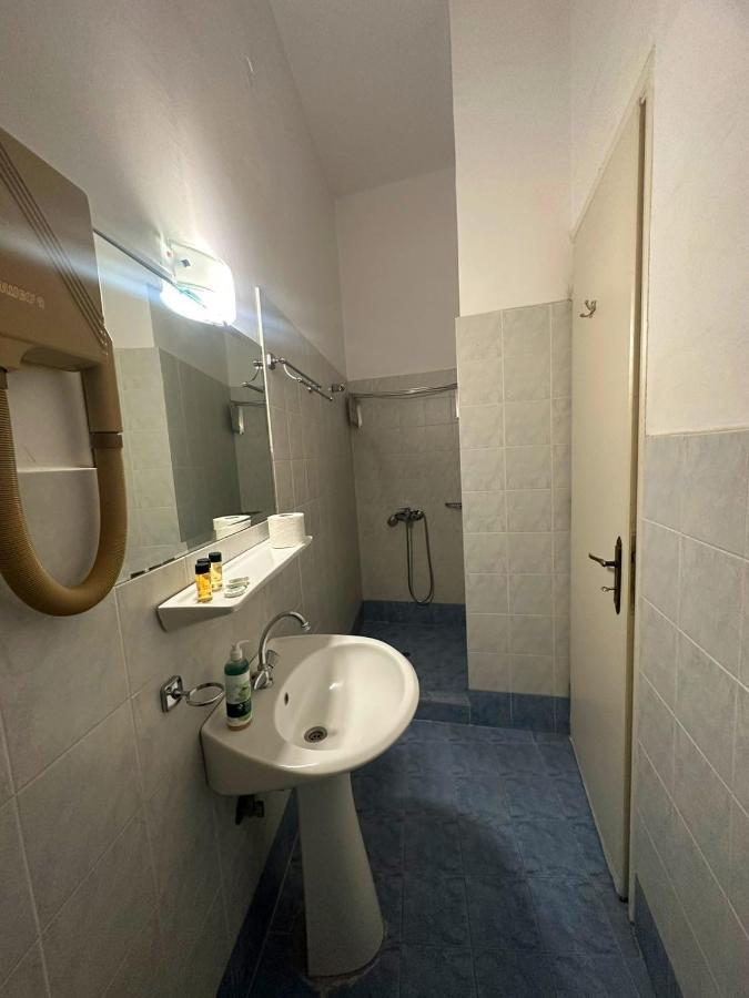 Vassilikon Hotel Лоутраки Экстерьер фото
