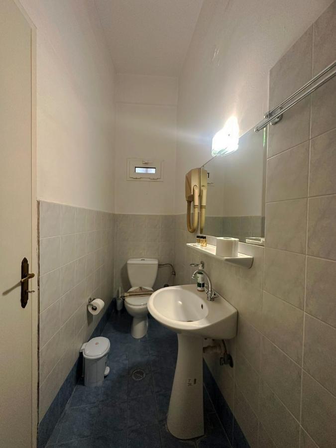 Vassilikon Hotel Лоутраки Экстерьер фото