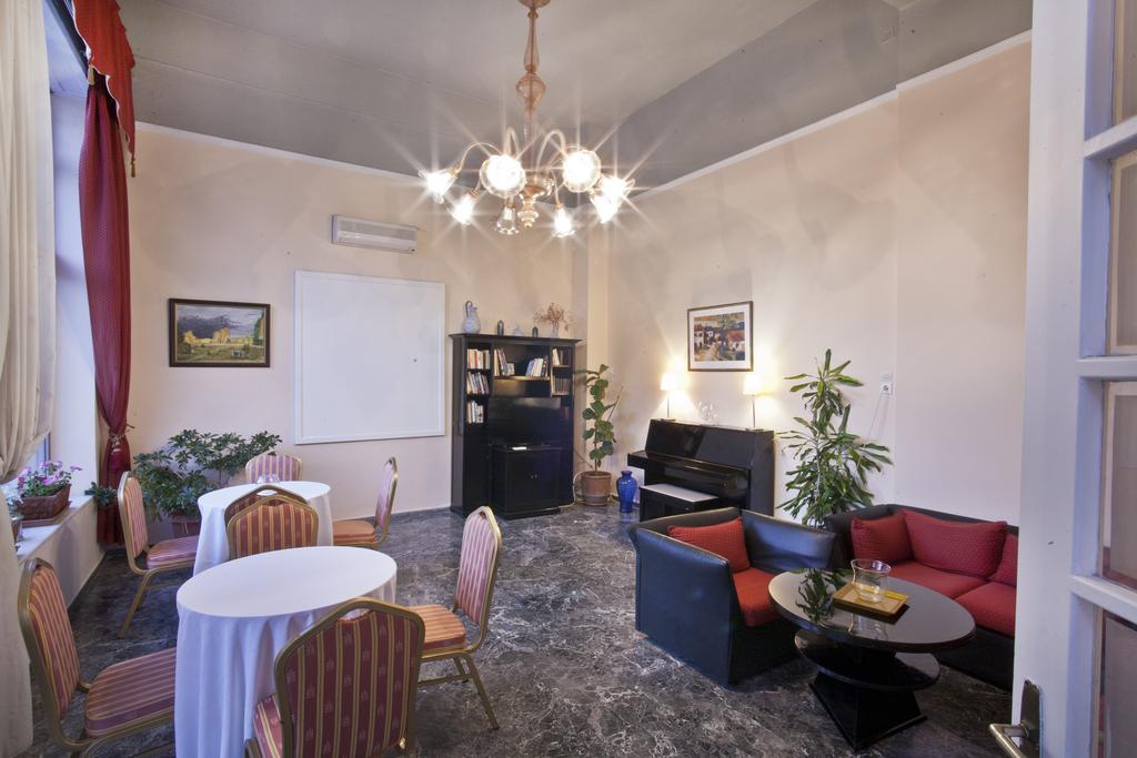 Vassilikon Hotel Лоутраки Экстерьер фото